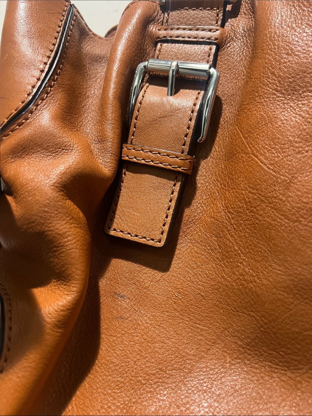 Michael Kors Women's Classic Tan Leather Tote Bag with Adjustable Strap - Picture 8 of 14